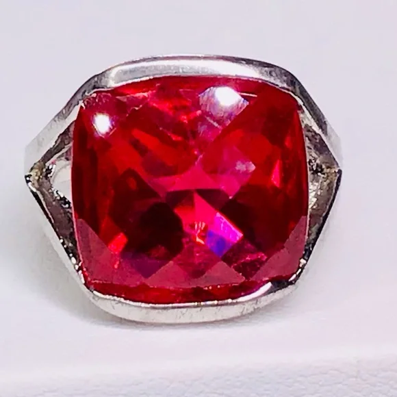 BEAUTIFUL RED GARNET HAND CUT FACETED STONE SET IN SILVER SIZE 8.5 - Picture 2 of 4